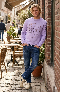 Men’s Cropped Cut-Out Skull Knit Sweater